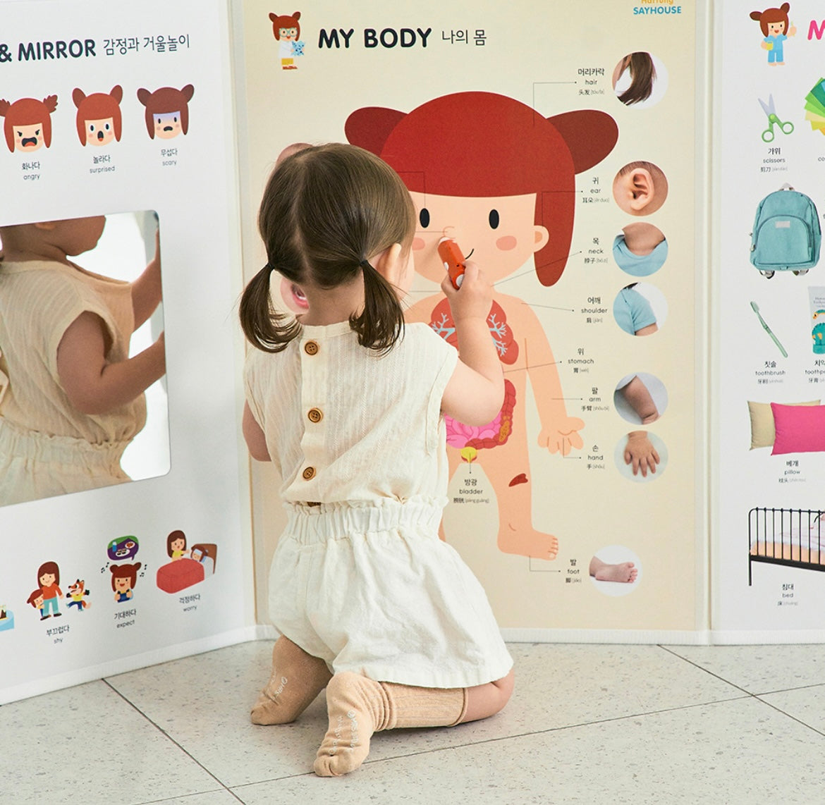 (Preorder) Baby/Toddler Folding Screen with Magnetic Board/Mirror/ Nursery Rhyme/ Pictures