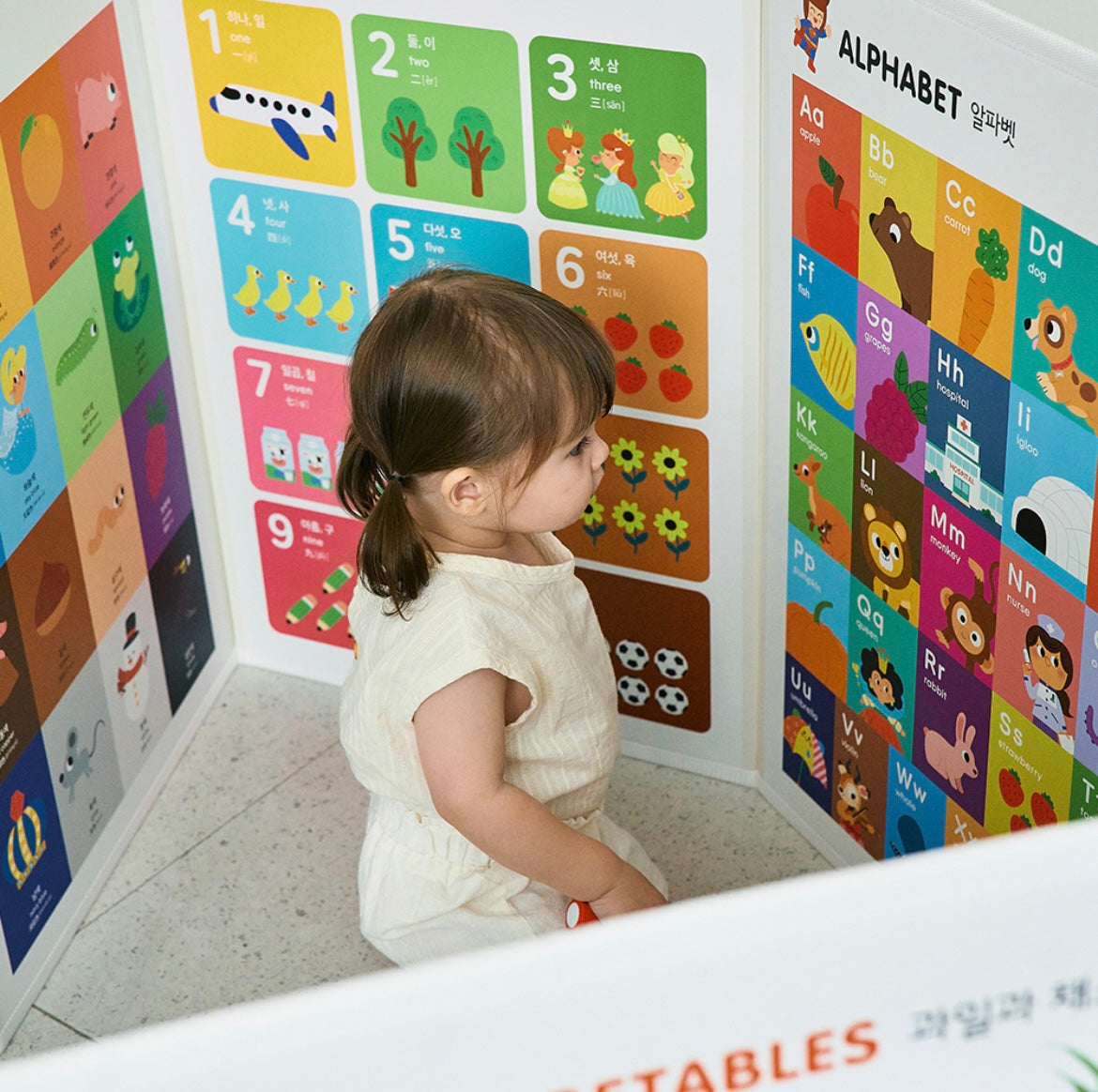 (Preorder)  Baby/Toddler Folding Screen with Magnetic Board/Mirror/ Nursery Rhyme/ Pictures